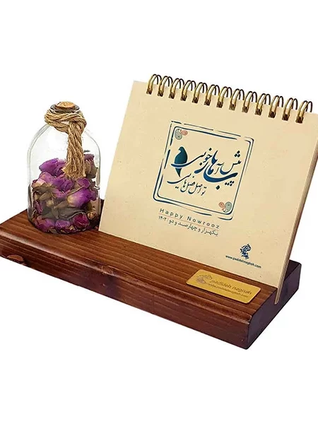 تقویم رومیزی چوبی 1402 با رایحه گل سرخ عید نوروز